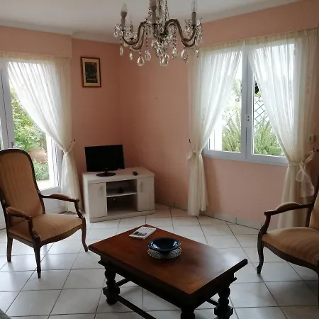 Maison Dans Quartier Tranquille 3 Km De La Mer *