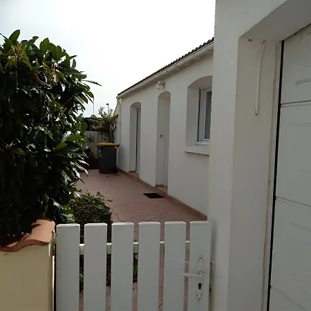 Maison Dans Quartier Tranquille 3 Km De La Mer Feriehus