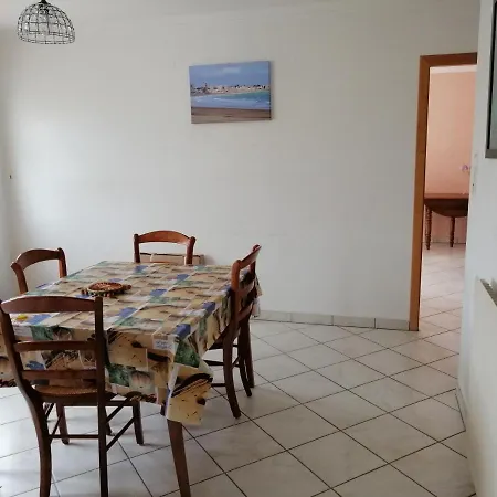 Maison Dans Quartier Tranquille 3 Km De La Mer